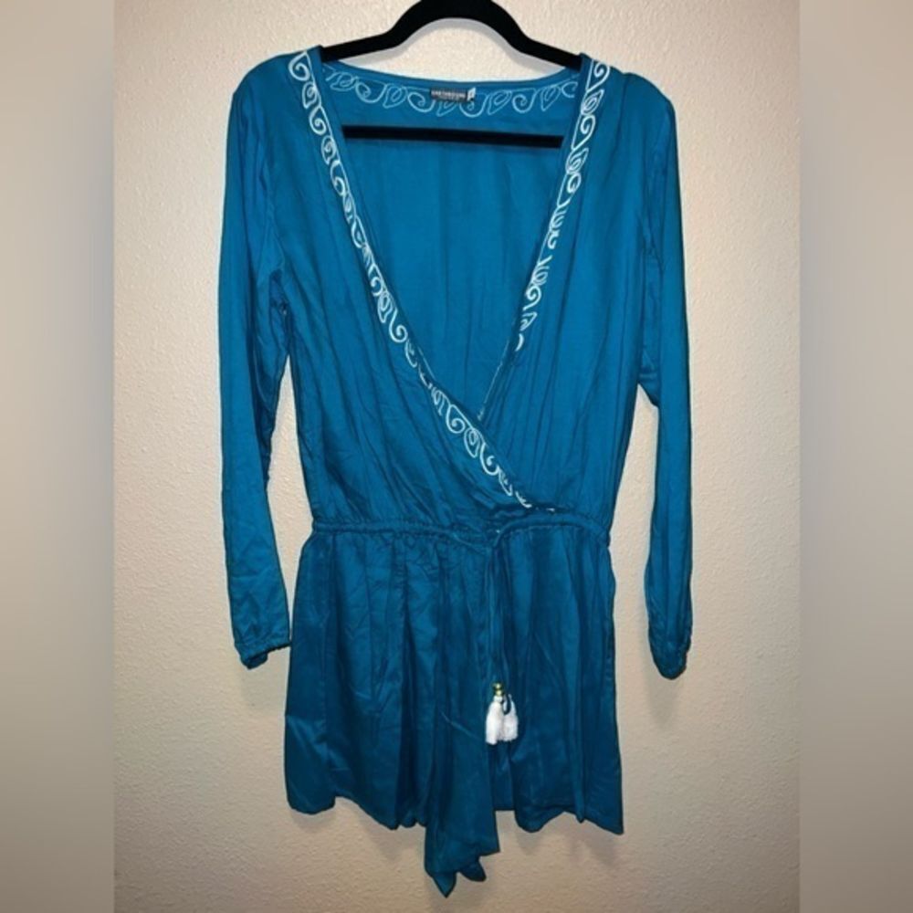 Earthbound trading Co long sleeve blue romper embroidered size small rayon‎